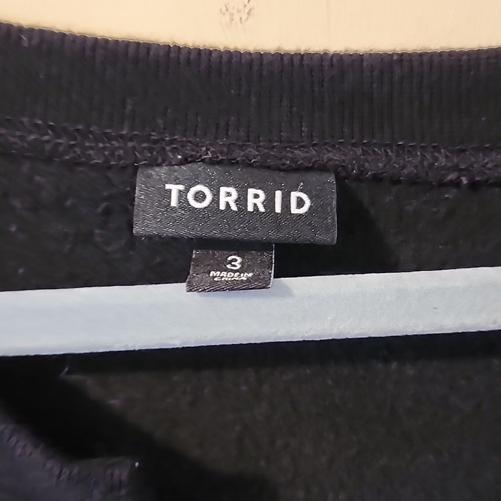 Cute Torrid sweatshirt Size 3 - Picture 2 of 3